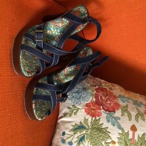 NWT Rocket Dog Denim wooden heeled sandals💙